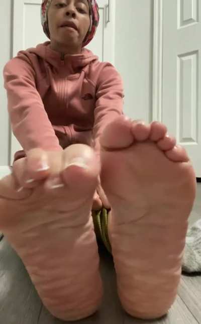 Spitty Feet Loverâs! Dirty Sock Loverâs! Donât you want to smell my feet after a long, hard day? ð¦¶ð<wbr>½ð<wbr>ð<wbr>½ FULL VIDEO JUST POSTED TO MY FANSLY 3+ Mins ð«¶ð<wbr>½ð<wbr>