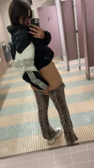 Getting horny at the school… i hope nobody saw me