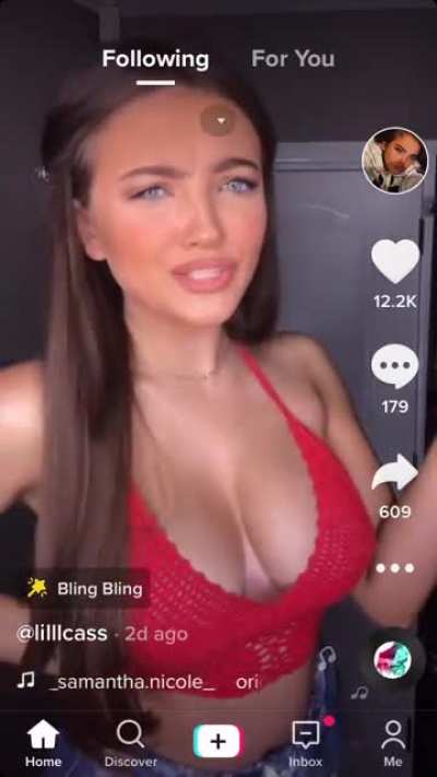 @lillicassidy showing us her tits are fucking huge