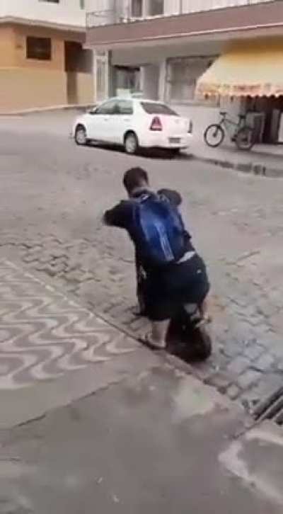 From r/continuouslaugher (earrape warning)