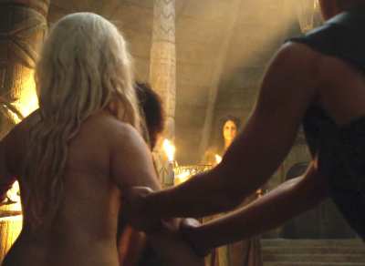 This scene should have gone much differently thought we where finally gonna see the return of season 1 fucktoy Daenerys