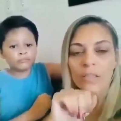 Mlk não tem sobrancelhas