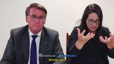 Bolsonaro admite que gasolina alta é culpa do câmbio, não dos governadores, e que o dólar cai e a bolsa sobe quando ele não age feito retardado.