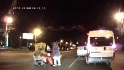 Rusya da bir trafik hırtı. Tavşanlar tarafından dayak yiyor