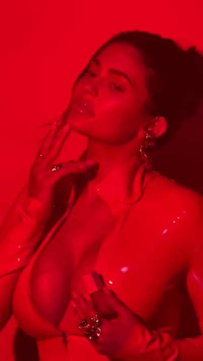 Kylie Skin BTS (GFY)