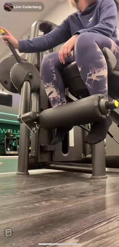 linnceder - There’s just something about seeing girls workout in socks haha