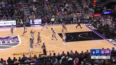[Highlight] Davion Mitchell with the great alley-oop to Malik Monk!