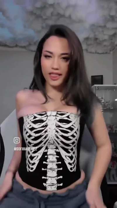 Another hot lipsync