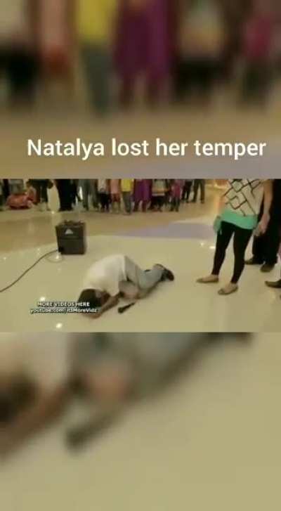Title English padhne gaya hai