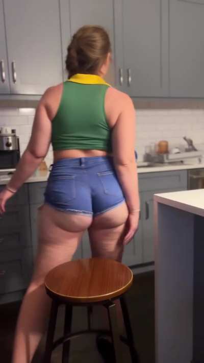 You need a big ass gf