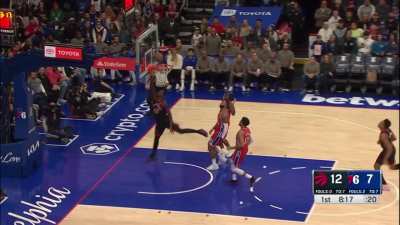 [Highlight] Embiid tries to draw fouls on 2 plays, refs dont call it and the Raptors score 2 easy points in transition each time