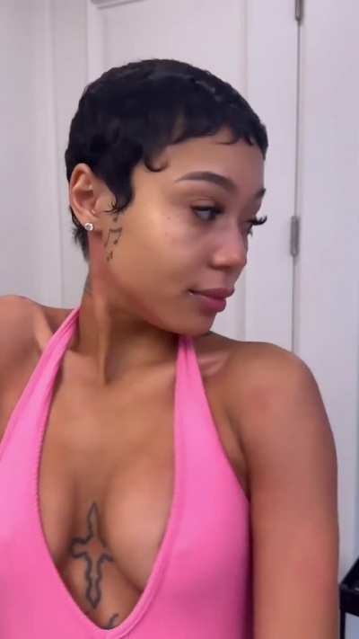 the way she looked at the camer<wbr>a😩😩😍😍