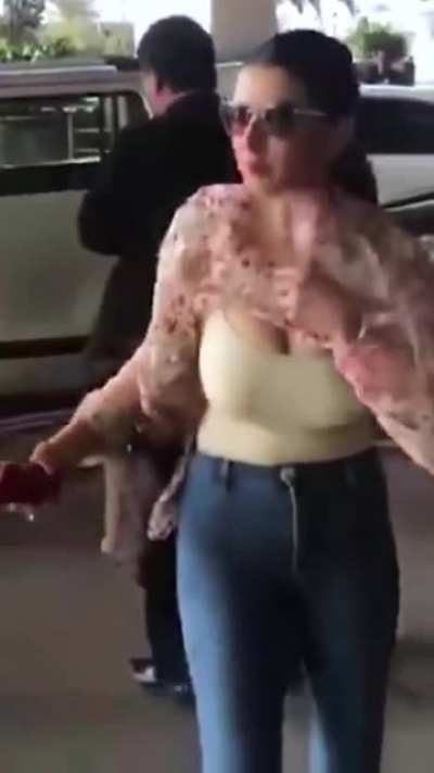 Hansika Motwani vs wind