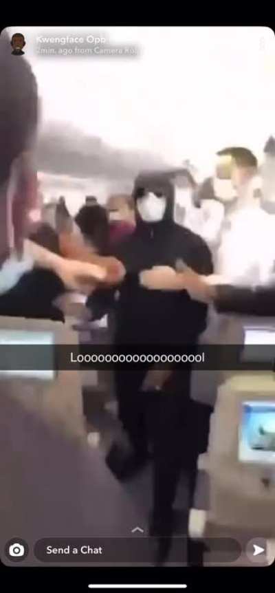 Tion Wayne and OFB run across each other on the plane