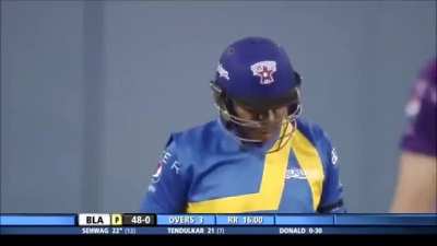 Bro literally hits six while singing 
