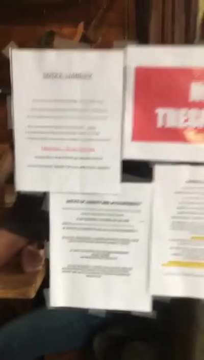Packed restaurant in Vancouver, BC chant 