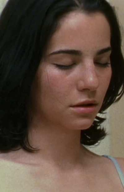 Martha Higareda in Amar te duele (2002)