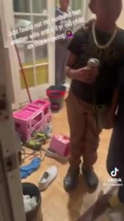 Woman Follows Her Husband On Thanksgiving, Meets His Other Wife & 9 Year Old Kid!