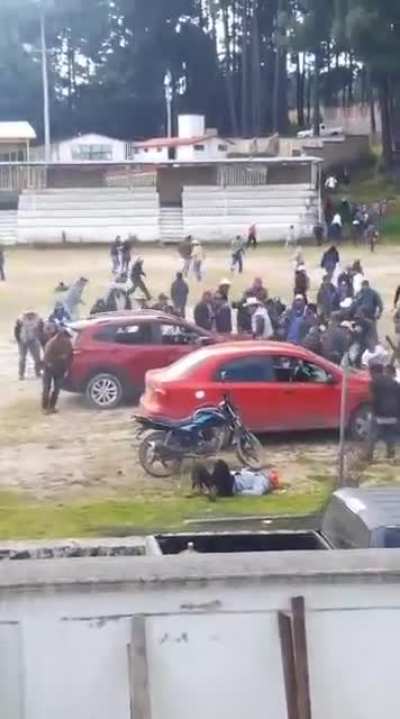Habitantes de la comunidad de Texcapilla, municipio de Texcaltitlán, en el sur del Estado de México, se cansaron de las extorsiones de la Familia Michoacana y decidieron enfrentar a los criminales, quienes respondieron a balazos