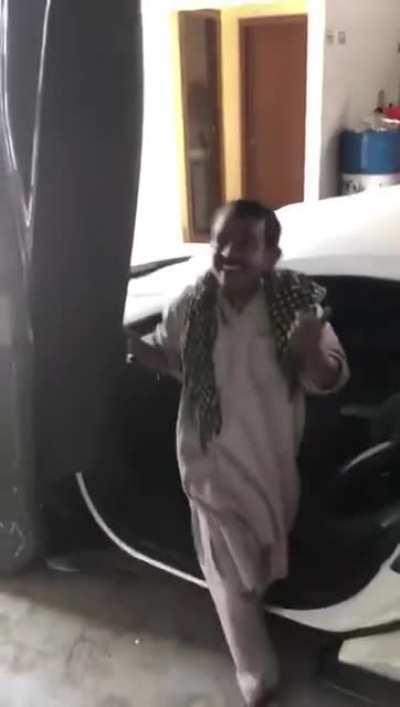 10 year old boy gets fingers stuck in dad’s super car door