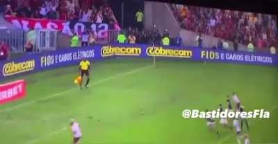 Até o segurança ficou puto com o Babigol