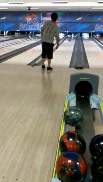 🎳
