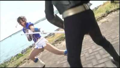 Chun-Li kicking ass