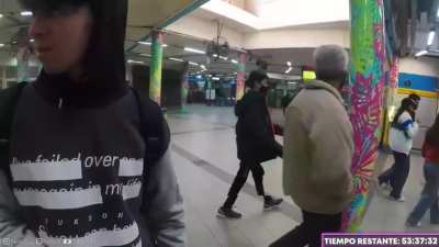 Fisura intenta robar a Streamers en Plaza Miserere