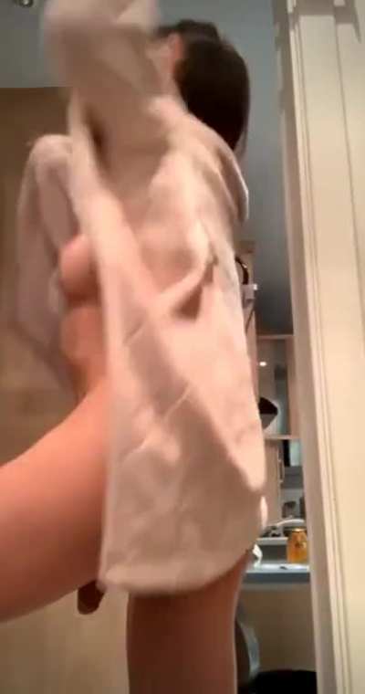 NSFW Allah'ın izniyle ilk postumu payla<wbr>şıyor<wbr>um. Bugüne kadar gördüğüm en iyi göt tam sikmelik. Hadi bileğinize kuvvet