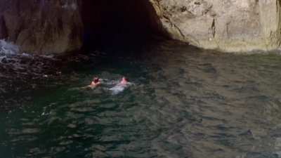 Valérie Quennessen & Peter Gallagher - Summer Lovers (US1982) - Michael goes swimming, Lina joins him to the caverns (2/4)