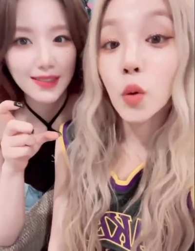 Yuqi & Shuhua 