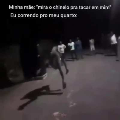 Não tava beijando minha prima não mãe. Era minha tia.