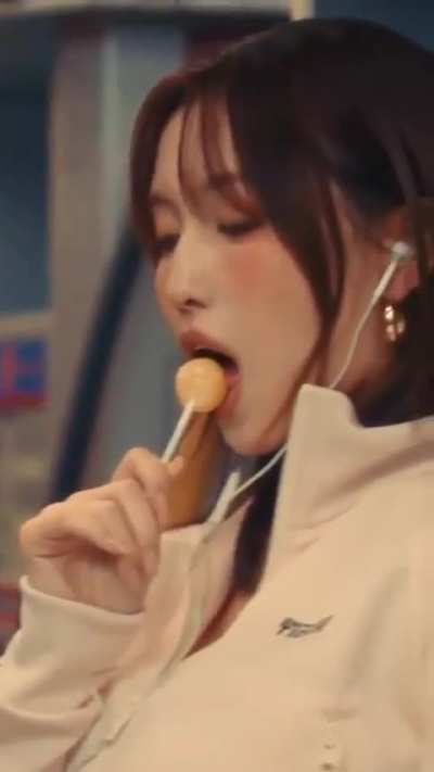 Twice - Momo
