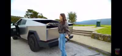 Cybertruck Review : Everything is super easy to operate. Everything's gonna work perfectly.