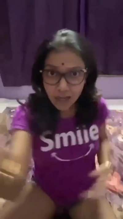 Mera friend apni Ma ke clips send karta.