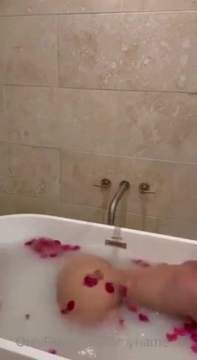 🍑 shaking 🛁