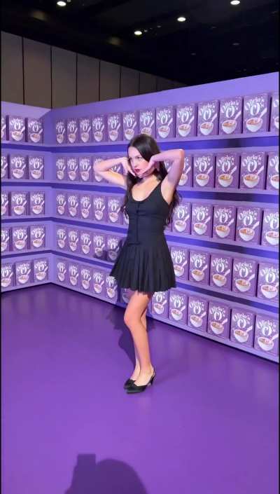 Beauty in black at the linkbuds launch event in Tokyo