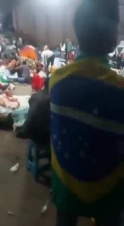 Golpistas reclamando que não tem picanha e cerveja no centro de dentenção da PF