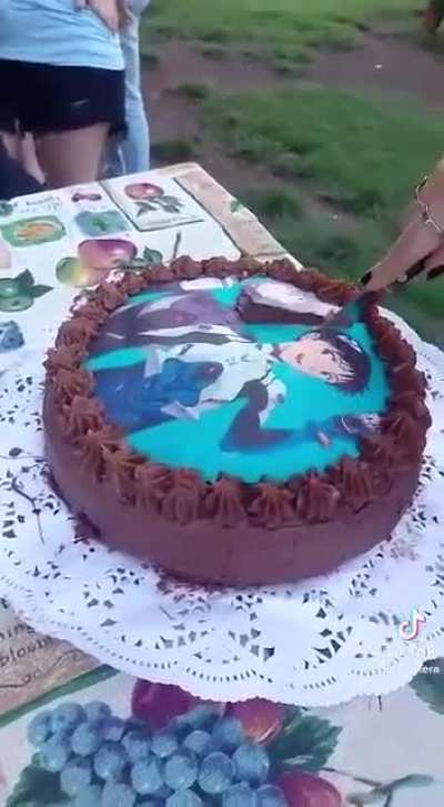 This cake was born to love you