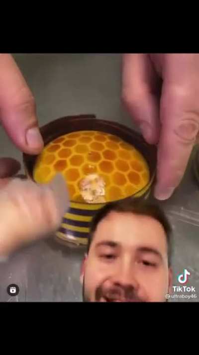 Bee themed dessert