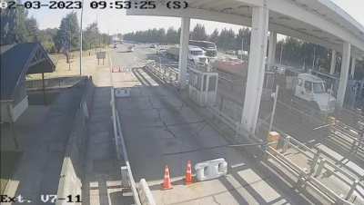 Car hits toll booth near Purranque, Chile. 21 year old driver died.