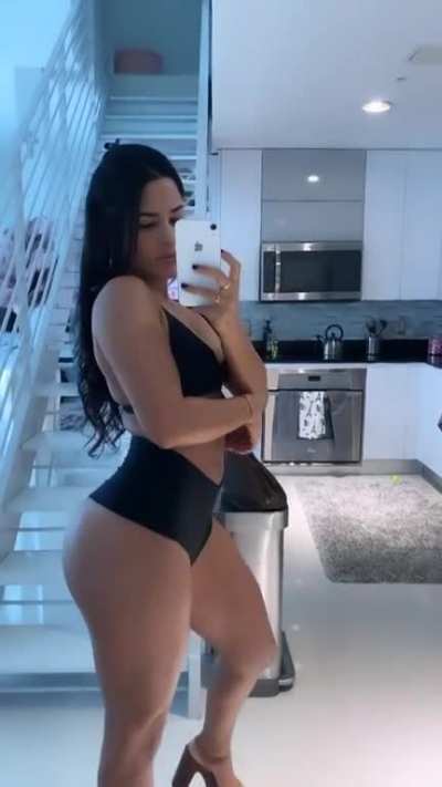 Katya Elise Henry (@kat<wbr>yaeli<wbr>sehen<wbr>ry)