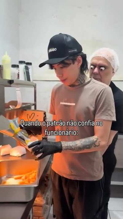 Os funcionários estão na maldade