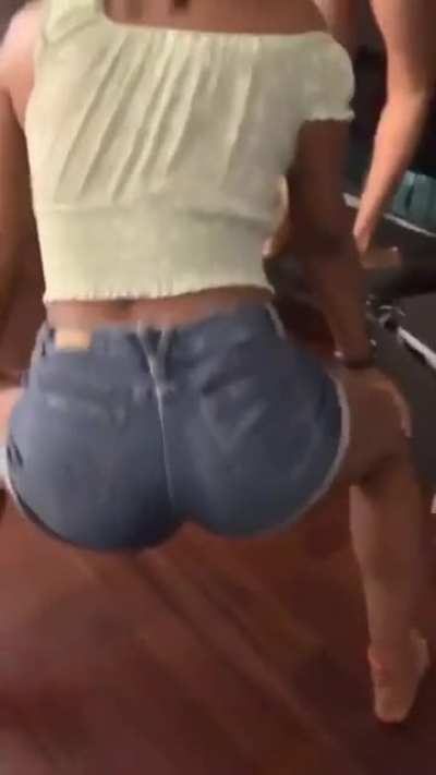 IG thotty Ketlyd twerkin on “live” 🤤