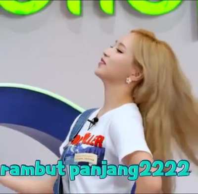 200825 - Mina hairflip