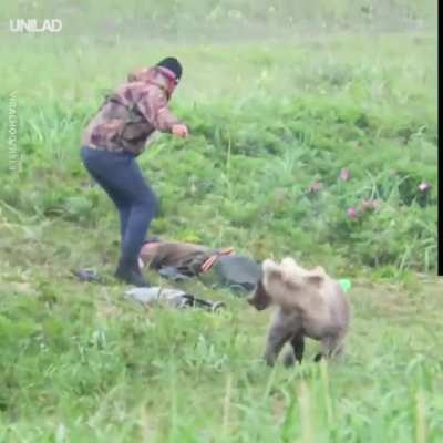 animal)Excuse me sir, have you seen any pic-i-nic baskets?