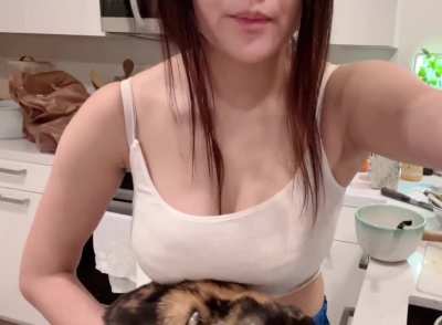 Aria moving her cam