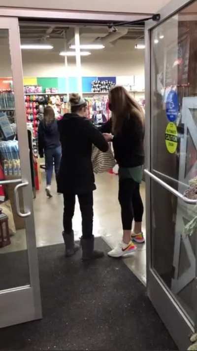 Store manager catches a Karen shoplifting, makes her empty items out of her purse, and kicks her ass out