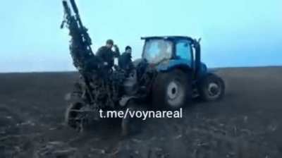Ukrainian farmers liberate anti-aircraft gun