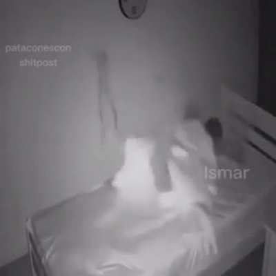 El Hermano de Droos cuando lo va a visitar y se queda a dormir